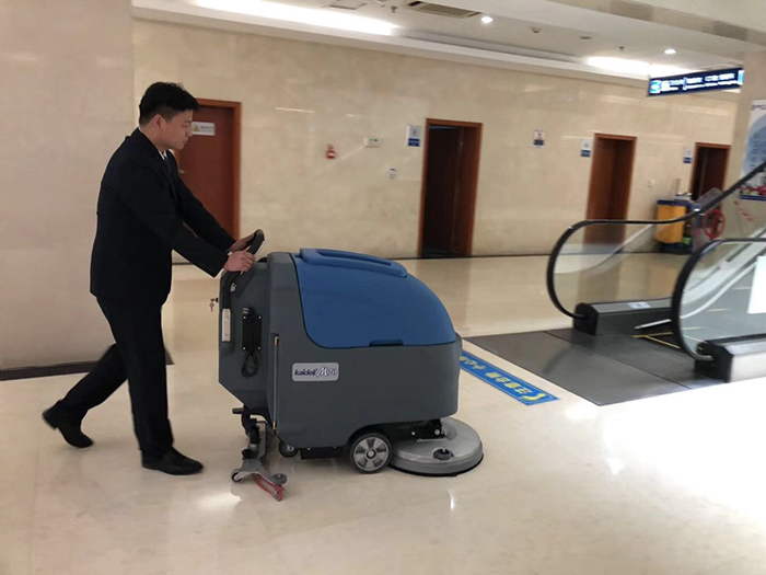 超市保潔用洗地機(jī)