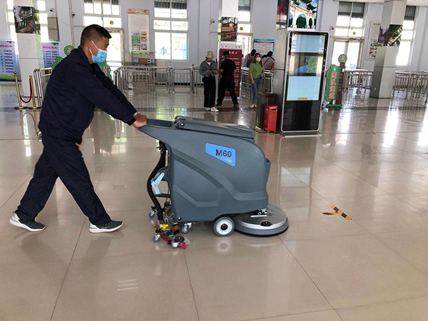 客運(yùn)車站地面清潔洗地機(jī)就選擇凱德力