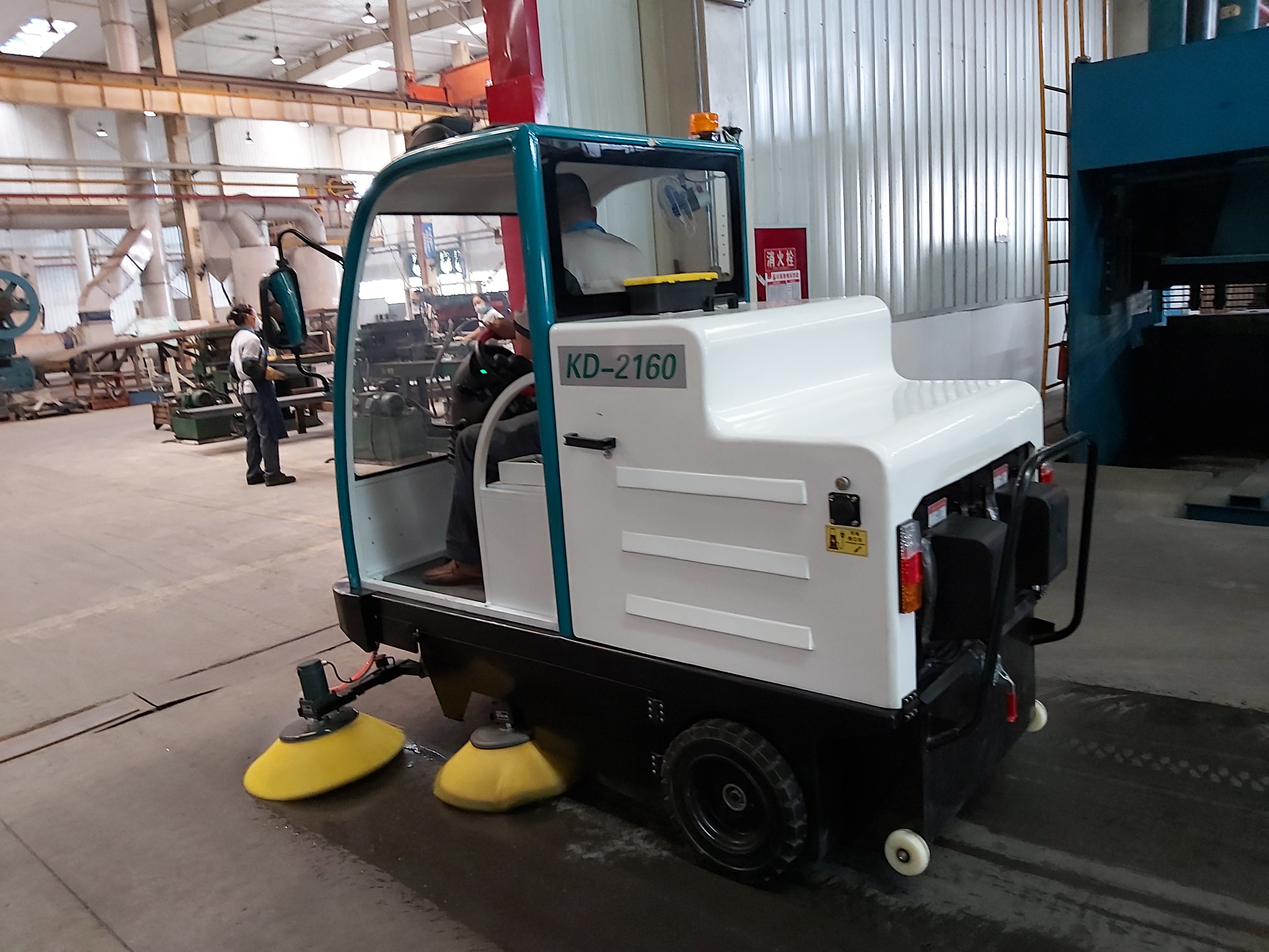 成都大運(yùn)汽車工廠采購(gòu)了凱德力電動(dòng)掃地機(jī)清潔