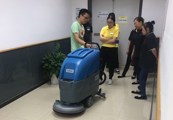 全自動洗地機(jī)M70操作及保養(yǎng)指導(dǎo)