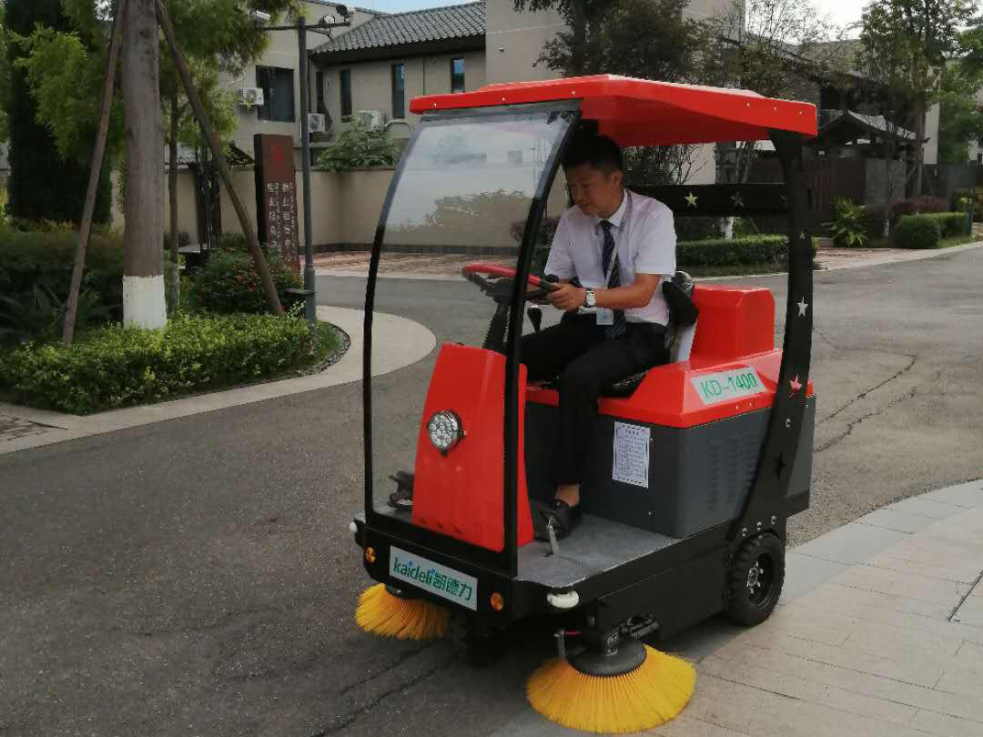 工業(yè)控塵電動掃地機(jī)